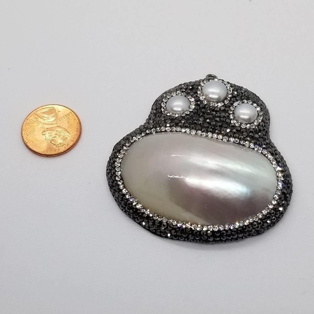 oversized paw pendant baroque pearl and pave rhinestones - Picture 4 of 4